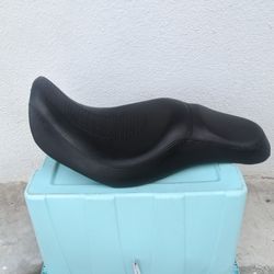 Harley Badlander Seat For Softail