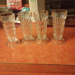 $18.74

Vintage Milk Shake, Ice Cream, Old Fashioned, Ribbed Clear, Jeanette Glass, 6 Inches Tall, Set of 4, Made USA, Excellent Condition they are fo
