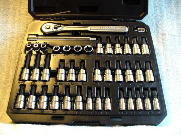 NEW($50 FIRM) 42 pc. 1/4 & 3/8-inch Drive Bit and Torx Bit Wrench Set