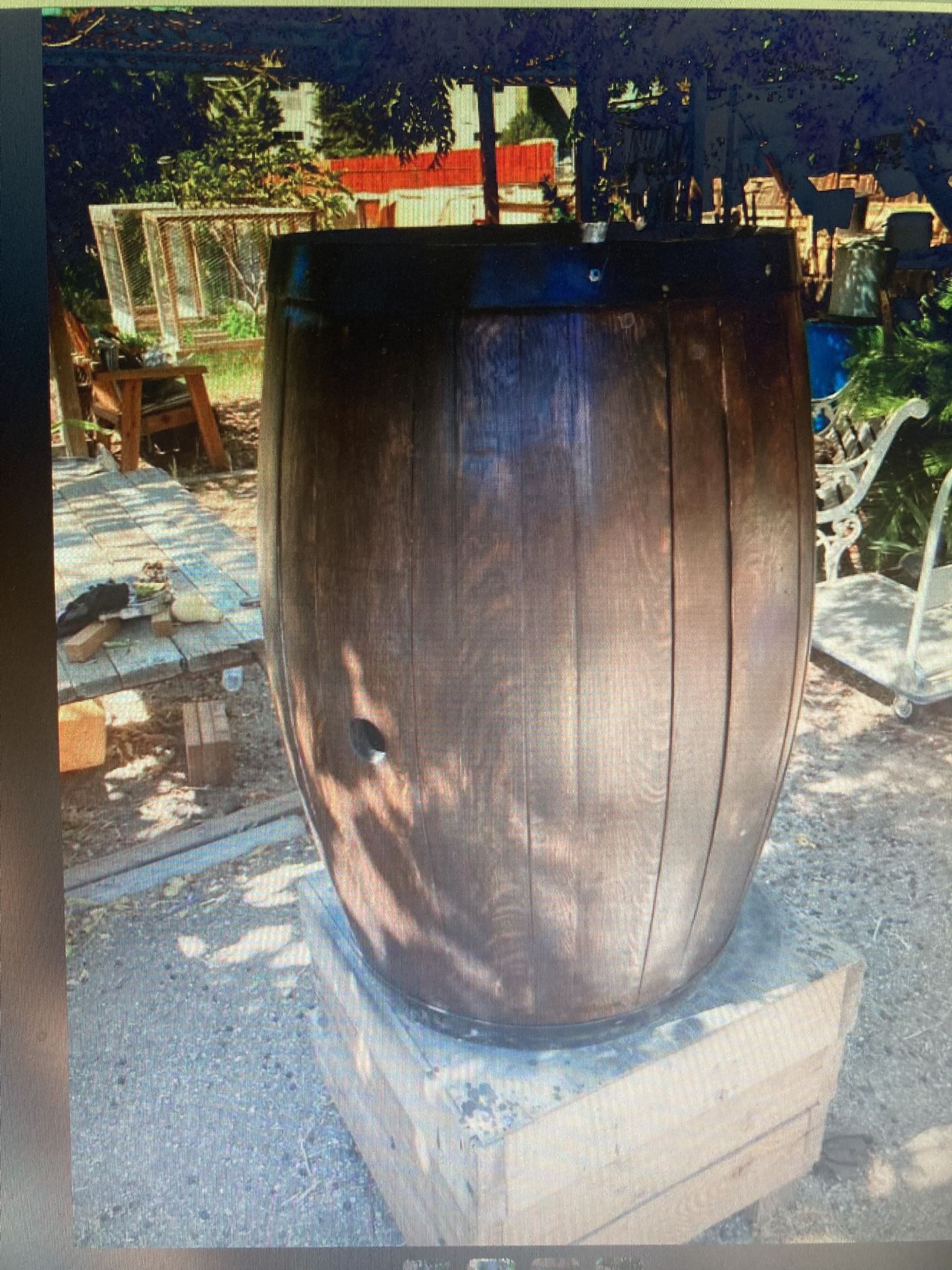 Stain Wine Barrows With Tops For A Table 