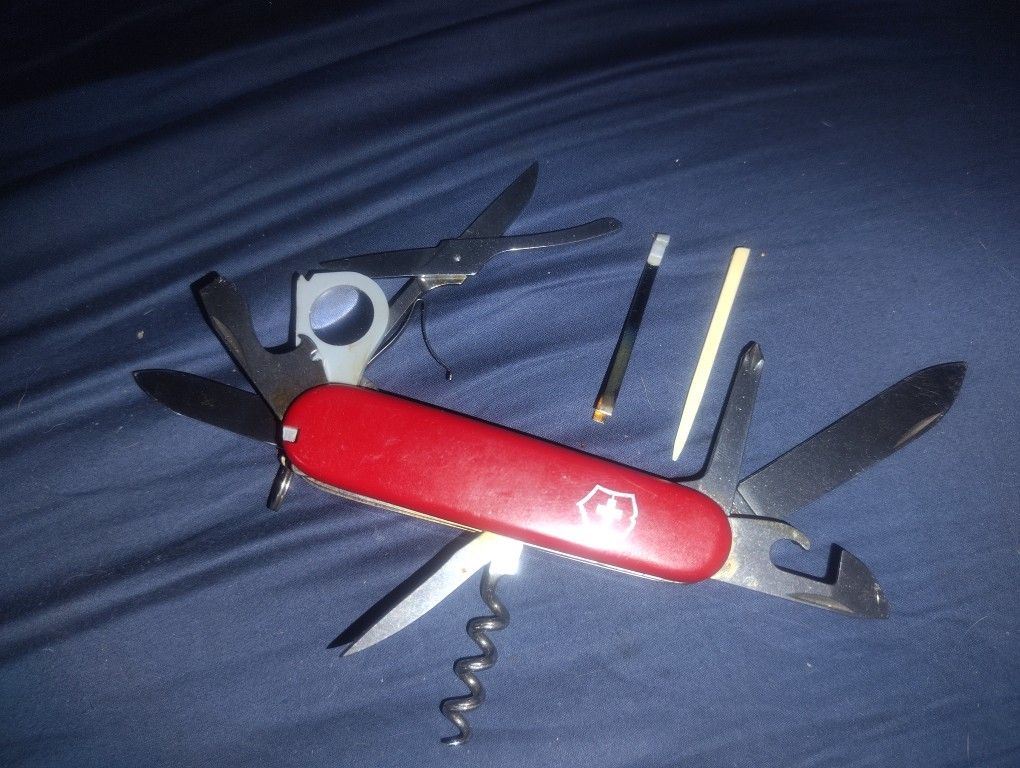 (Swiss Army) Victorinox Huntsman Multi-Tool