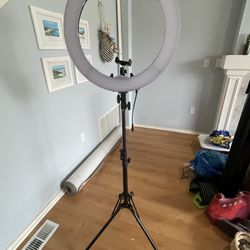 Neewer Selfie Light - Missing Power Supply 