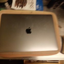 Mac Book Pro 2020 Like New