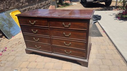 Dresser