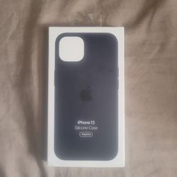 Apple iPhone 13 Silicone Case Midnight Color 