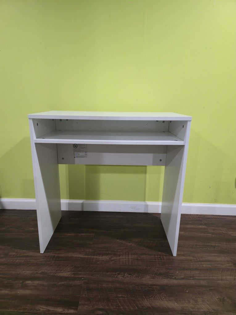 Beautiful IKEA Desk in Excellent Condition