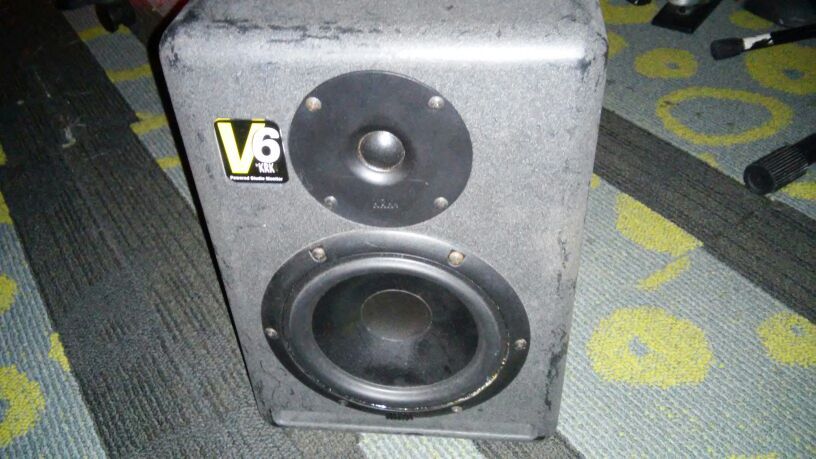 Krk v6 series 1 studio monitor