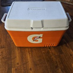 Rubbermaid Cooler 