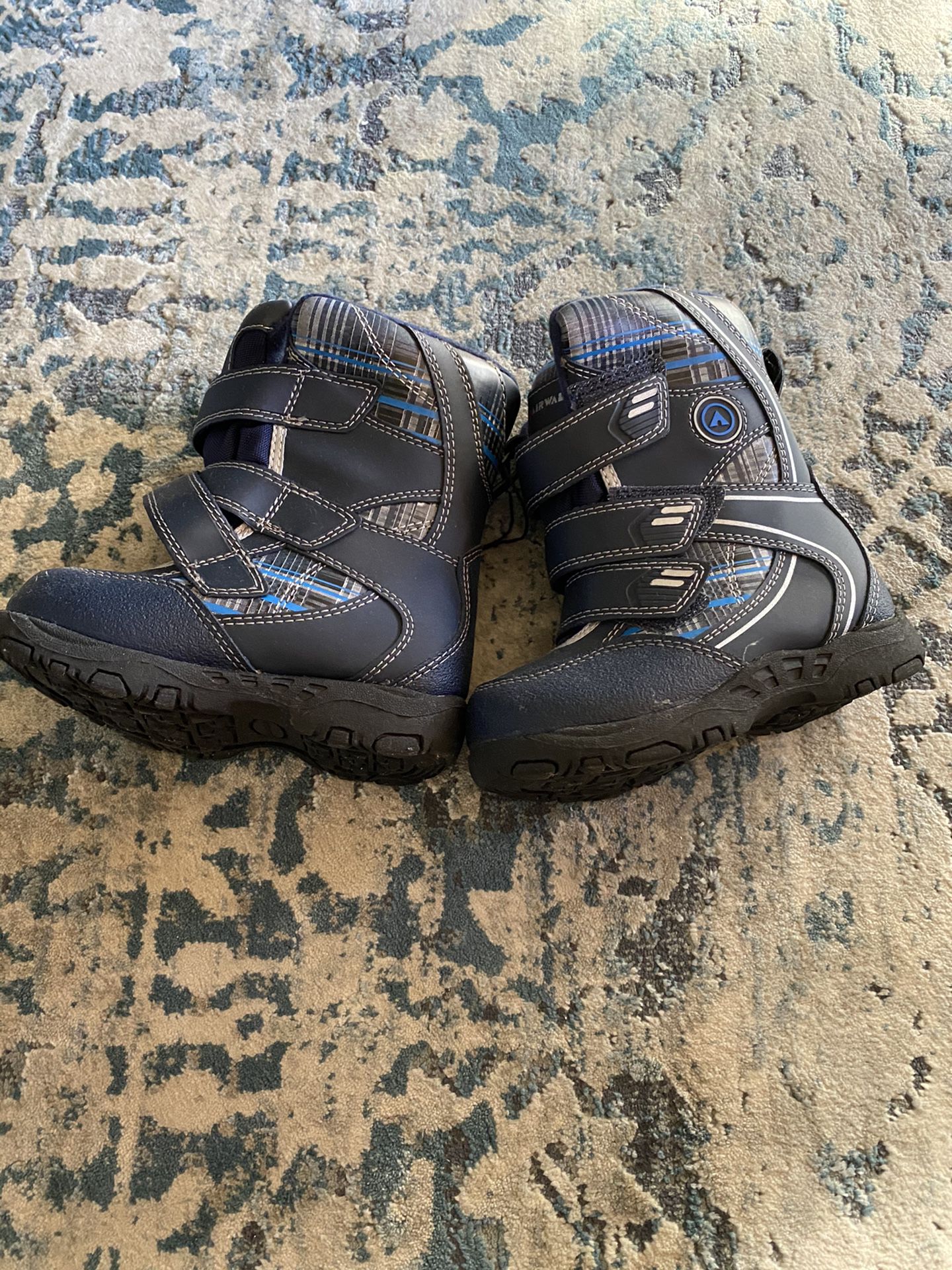 Airwalk Toddler snow boots (size 7)