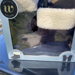 Women’s Memory Foam Slipper Boots With Bonus Gloves