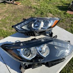 17-19 Nissan Rogue Sport Headlights New