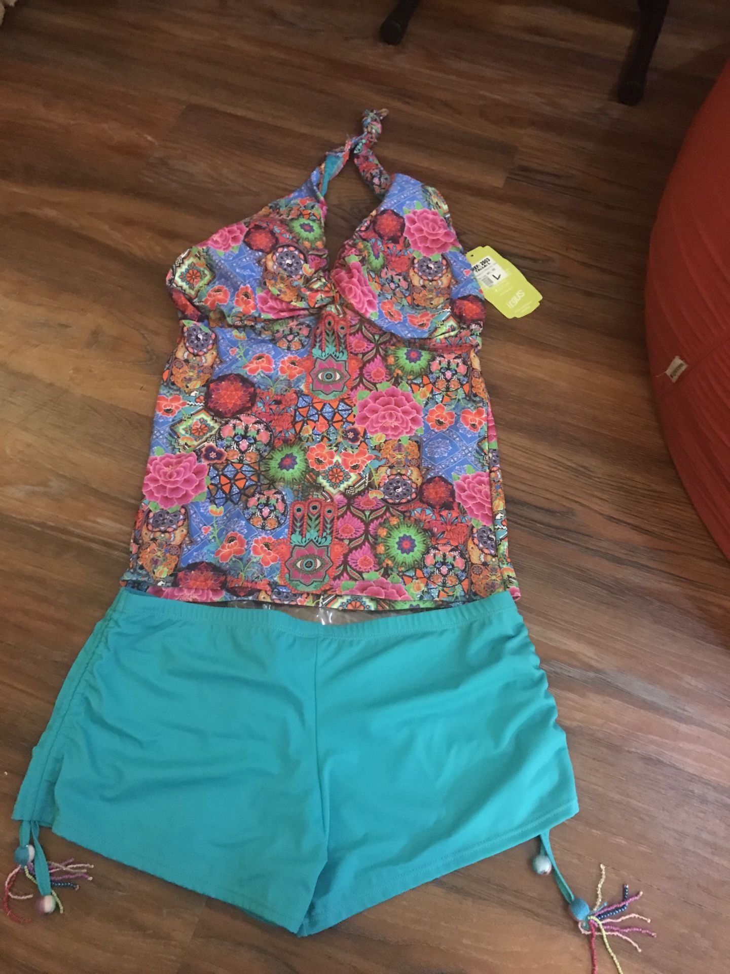 Beautiful 2 piece bathing suit... Brand New... Never used