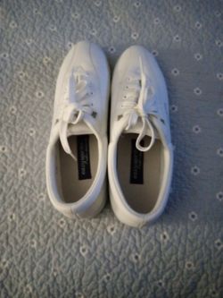 "Easy Spirit".  Sneakers 