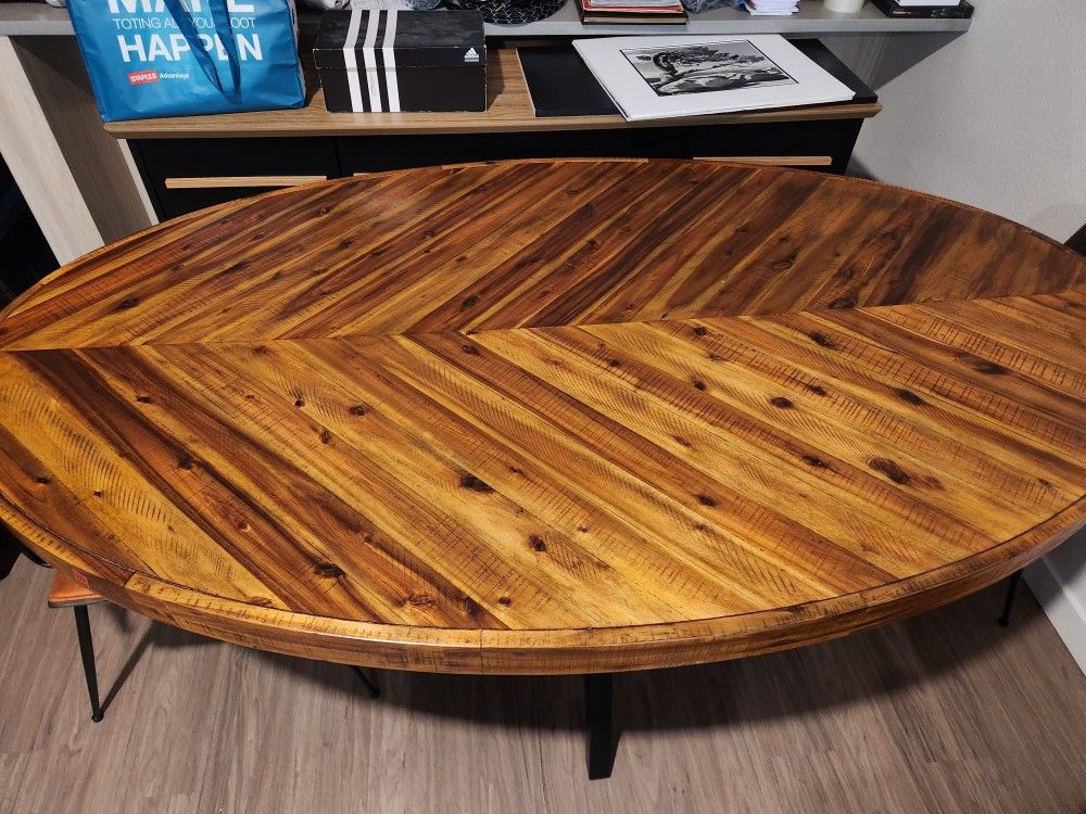 Like New Unique Oval Dining Table 