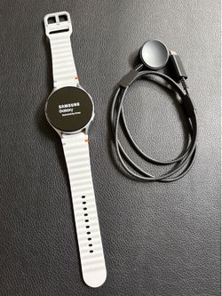 Samsung Galaxy Watch 7 44mm. Silver. Bluetooth version. Shoot me offer!!