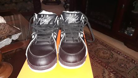 NIKE SNICKERS SIZE 9.5