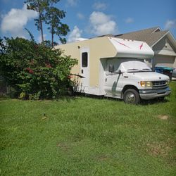 2002  V - 10  Ford Winnebago Motorhome 