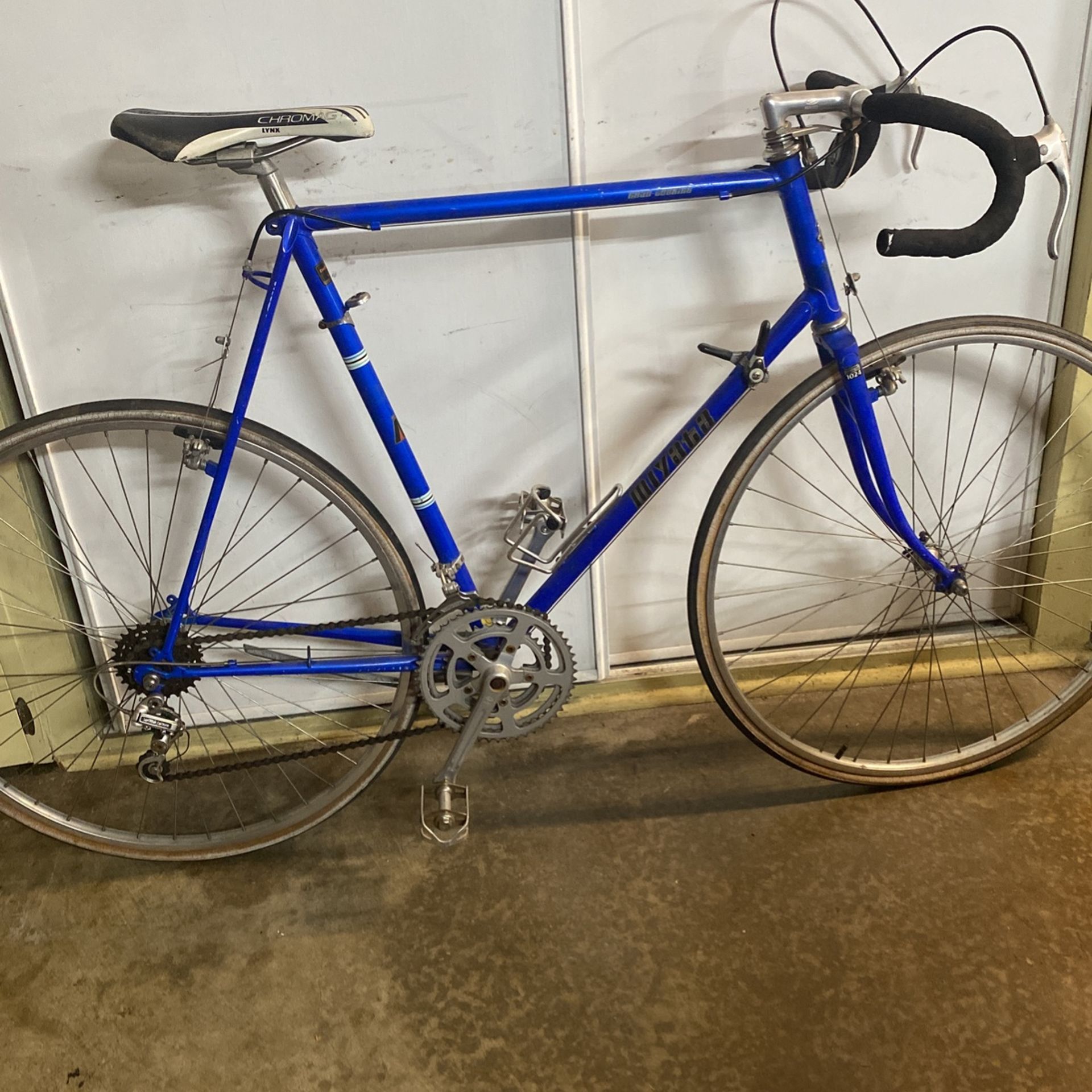 Miyata 1000 Touring Road Bike 