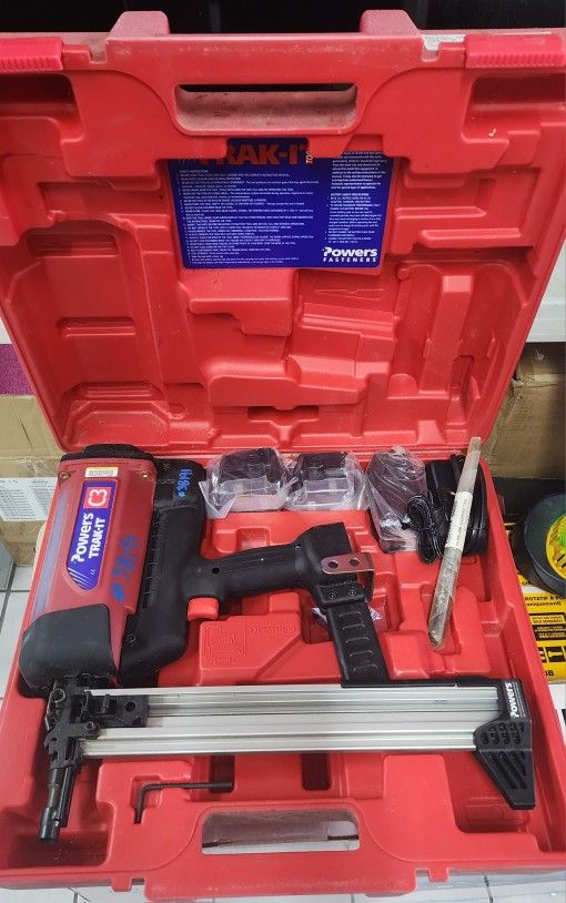 Trak-IT C3 Gas Fastening Nail Gun With Charger, 2 Batteries BRAND NEW! ⚒️🔥