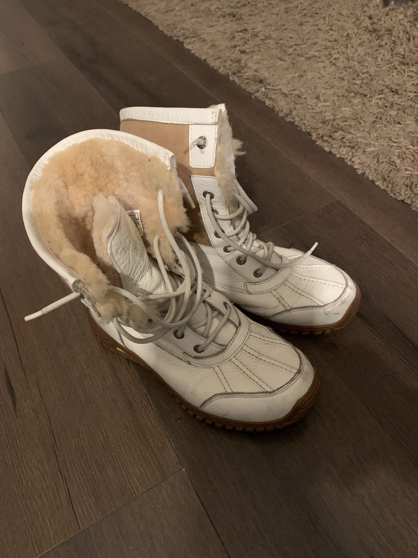 UGG Vibrant Boots Size 9