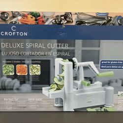 CROFTON - Deluxe Spiral Cutter with 3 Blades BPA Free Dishwasher safe Used