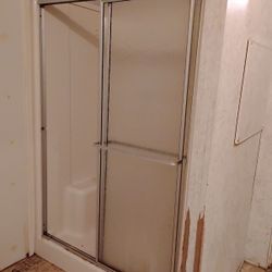Stand. Up Shower 4x3 With Seats In It And  Two Of Las Doors  App Complete 