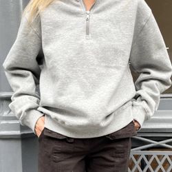OVERSIZED BRANDY MELVILLE SWEATSHIRT