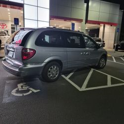 2005 Town And Country Minivan