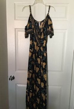 Very cute off the shoulders dress