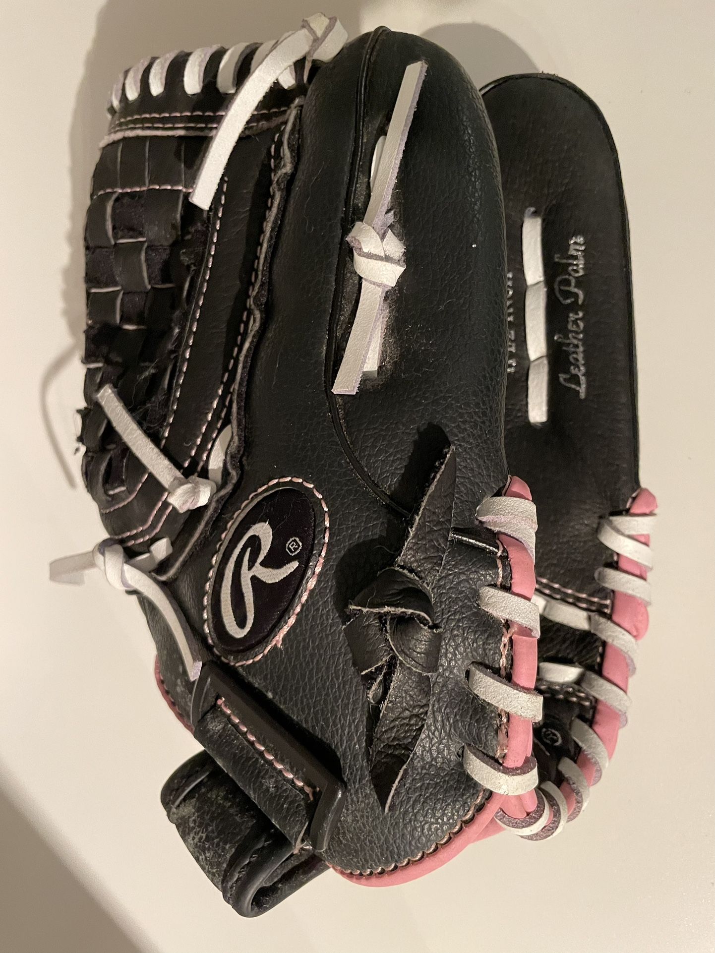 Girl’s Softball Glove - Rawling