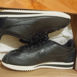 Excellent Condition NIKE Cortez Premium Black Leather Women's Size 9