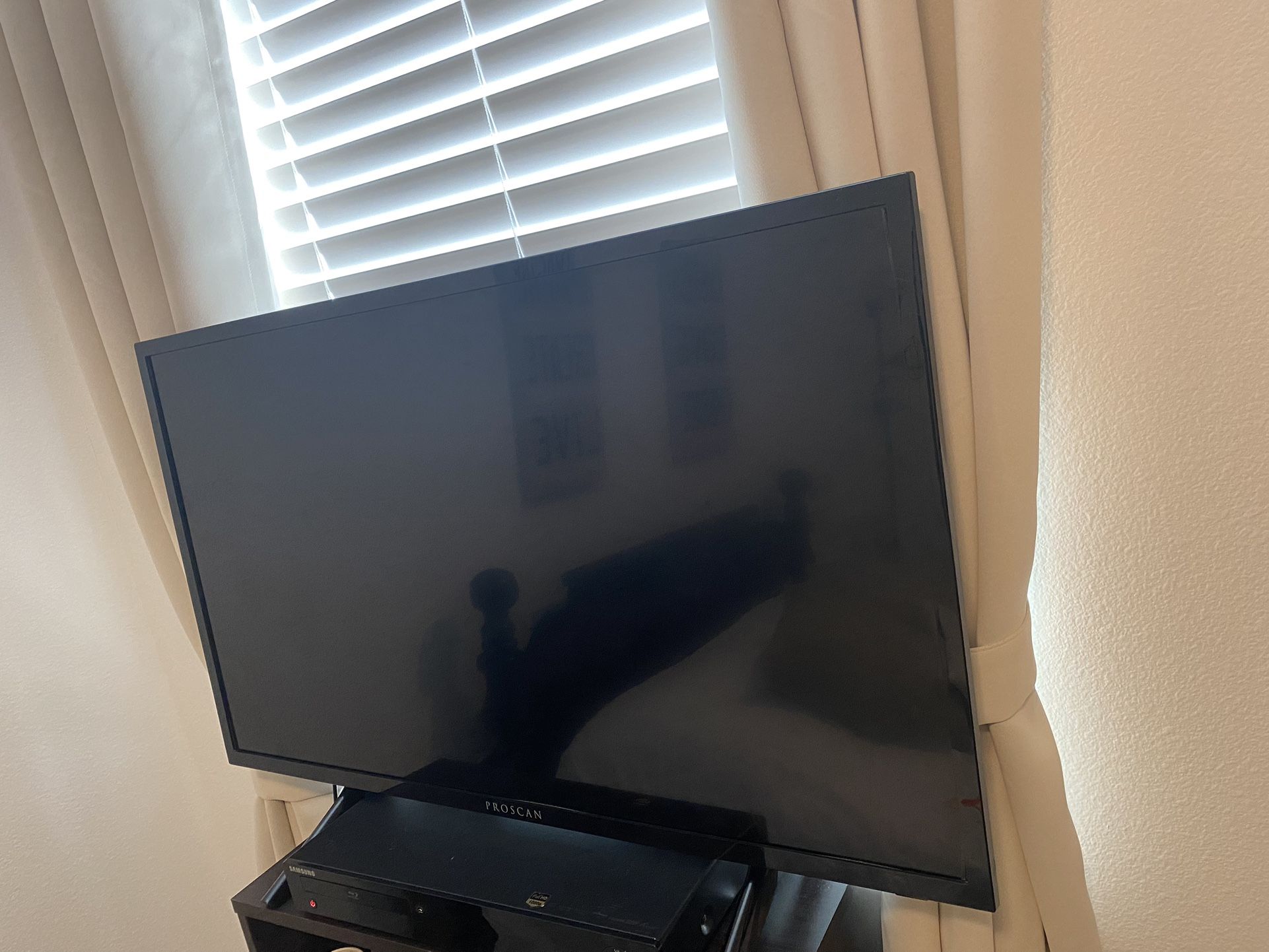 40” Proscan TV With Remote Control 