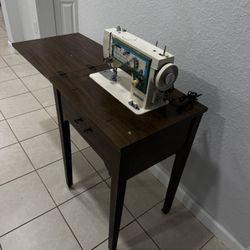 Vintage Dressmaker Sewing Machine *Tested*