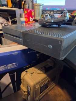 Halo 5 edition Xbox 1 - 3 controllers