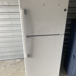 Not working Refrigerator and freezer combo  Brand New Never Used But Not Getting Cold. The Compressor Is Working . I think needs Freon. Takes R600a Fr