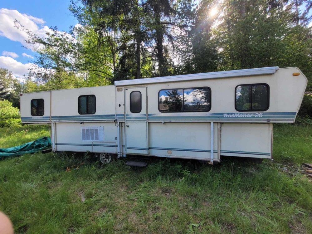1992 Trail Manor Pop up camp trailer