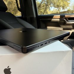 MacBook Pro M3 —512 GB