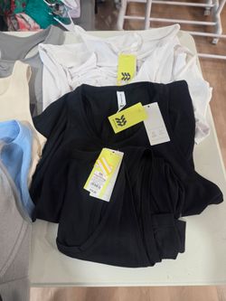 New 30Sports bra lot