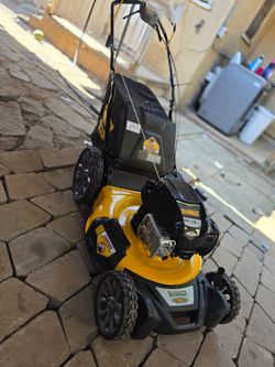 DEWALT 21 in. 163cc Briggs and Stratton 725Exi Engine Rear Wheel Drive 3-in-1 Gas Self Propelled Walk Behind Lawn Mower