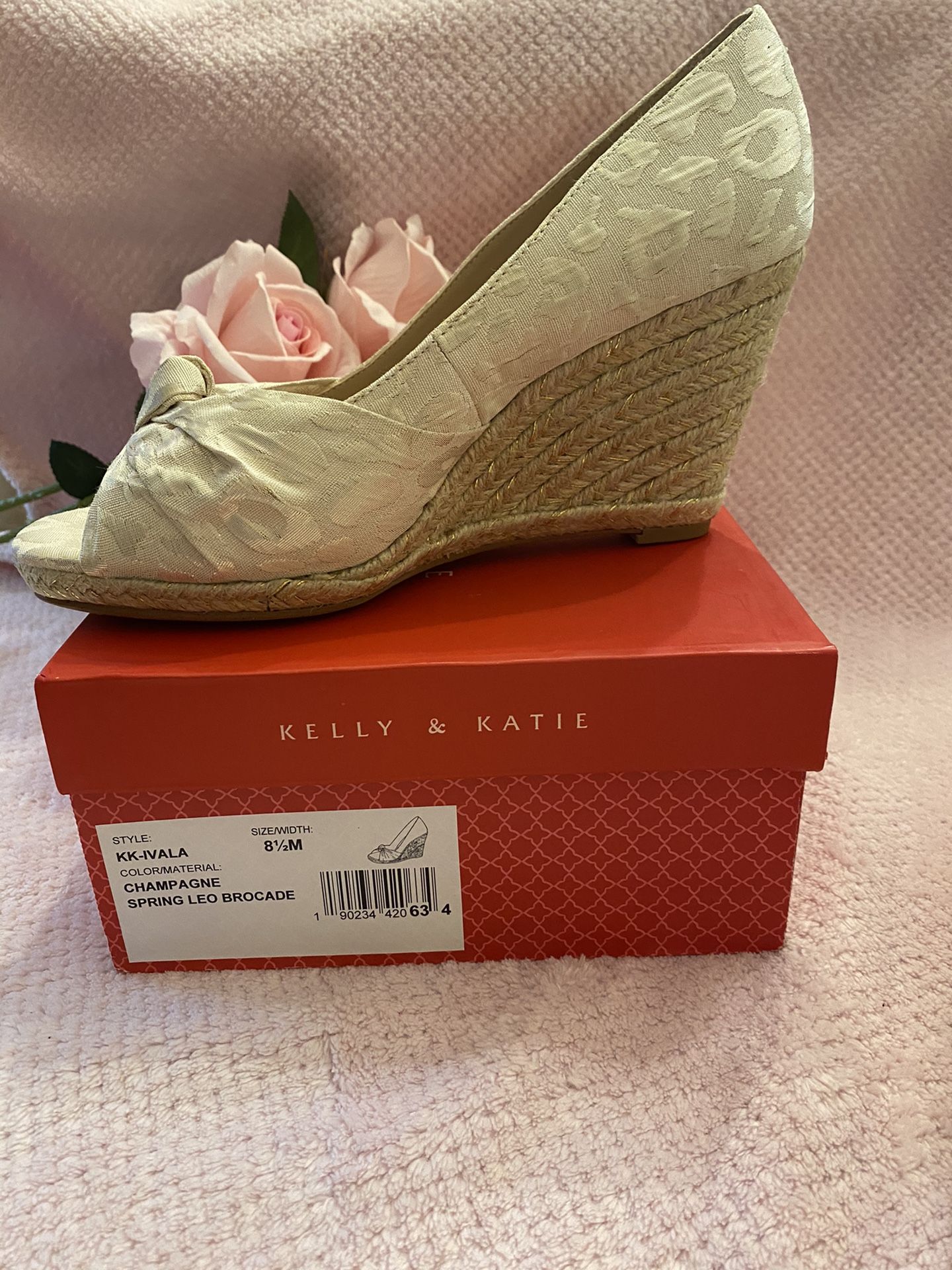 New In Box Kelly & Katie Open Toe Wedges