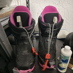 snowboarding boots 
