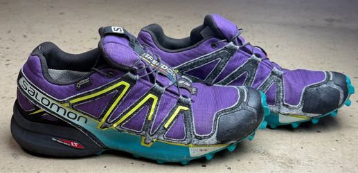Durable Salomon Speedcross 4 trail running shoes