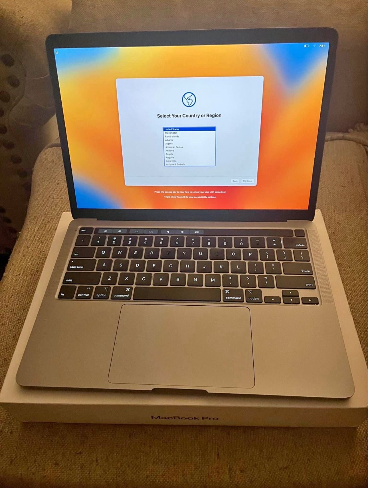 Macbook pro 13inch 2019 1TB