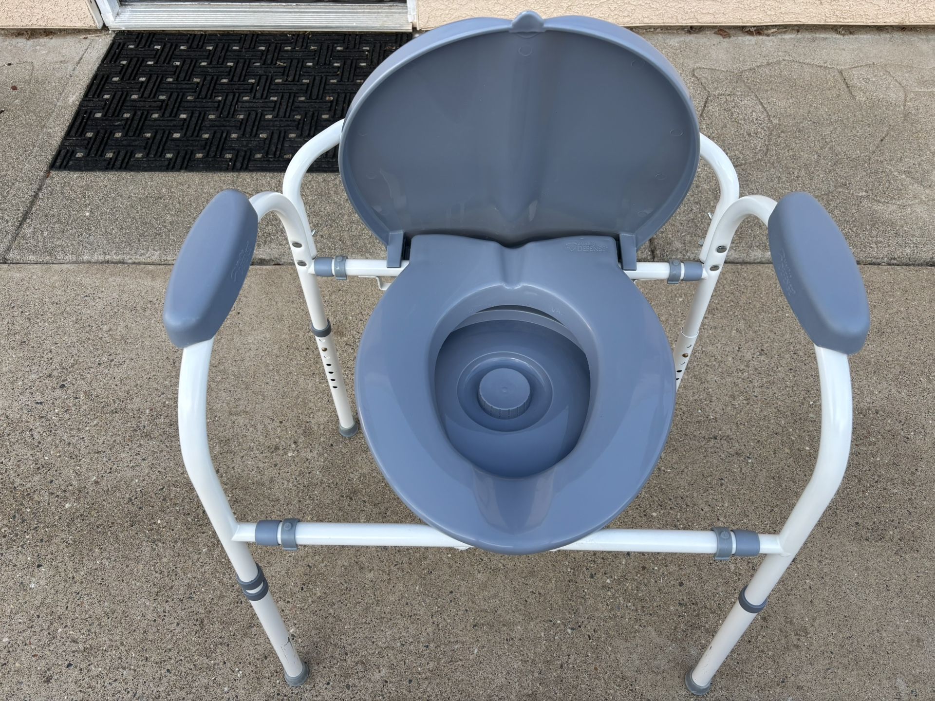 Commode Like New