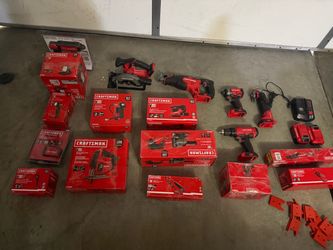 18 craftsmen portable tools great for a mechanical Or fixing the house 2 large craftsmen better 1 craftsman charger Very good value store price ov