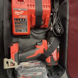 MILWAUKEE DRILL/BATTERY/CHARGER/CASE 