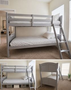 Twin/Twins Bunk Bed with Ladder with mattresses incluided