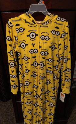 Onesie minions size medium