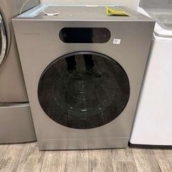 LG Signature Series 5.8 cubic foot washer new with warranty