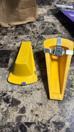 Magnet Giant foot door stoppers